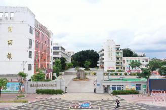 挺膺擔(dān)當(dāng)再出發(fā) 接續(xù)奮斗開(kāi)新局 II 福建師大泉州附中召開(kāi)新學(xué)期全體教職工大會(huì)